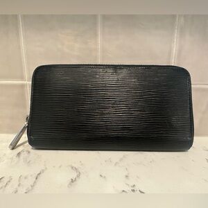 Authentic Louis Vuitton black epi zippy wallet